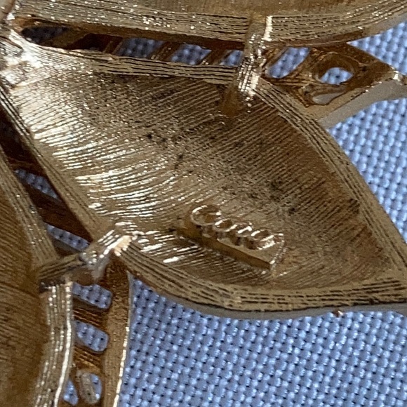 Coro Double Leaf Pin - Picture 3 of 3